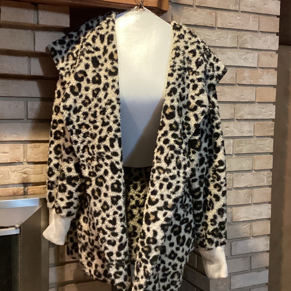Hem & Thread Black and tan leopard hoodie cardigan jacket coat